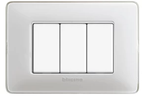 PLACA 3 MOD. BTICINO REF AM4803CBN