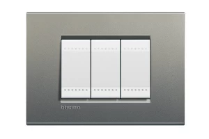 PLACA RECTANGULAR 3 MODELO. TERMINACION AVENUE BTICINO COD REF LNA4803AE