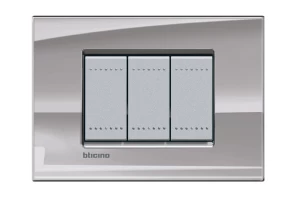 PLACA RECTANGULAR 3 MODELO LIVING LIGHT. TERMINACION NIQUEL BTICINO COD REF LNA4803NS
