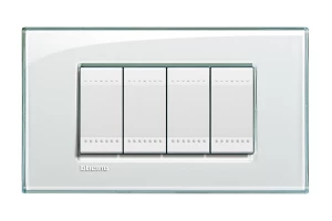 PLACA RECTANGULAR 4 MODELO LIVING LIGHT. TERMINACION AGUAMARINA BTICINO REF LNA4804KA