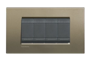 PLACA RECTANGULAR 4 MODELO LIVING LIGHT.  TERMINACIÃ“N SQUARE BTICINO, REF LNA4804SQ