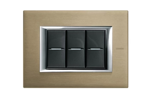 PLACA 3 MODULOS COLOR TITANIO CEPILLADO MODELO RECTANGULAR BTICINO REF HA4803NX