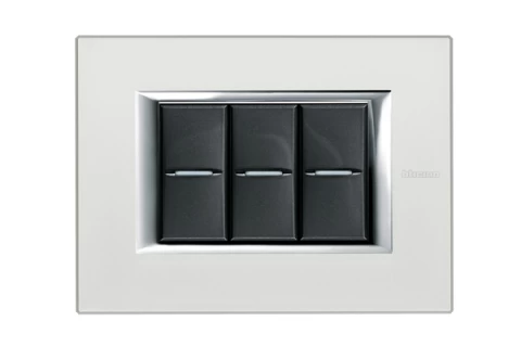 PLACA 3 MODULOS. COLOR  PLATA  MODELO AXOLUTE BTICINO REF HA4803SAN
