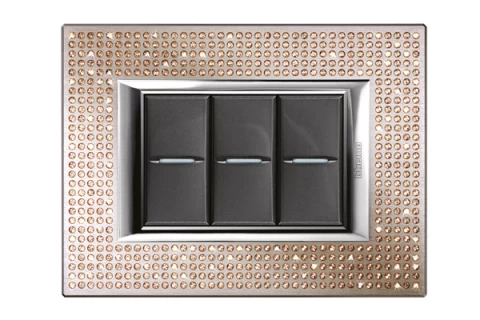 PLACA 3 MODULOS. COLOR LIGHT MODELO  AXOLUTE BTICINO REF HA4803SWL