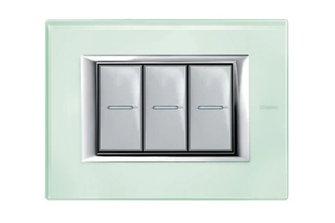 PLACA 3 MODULOS. COLOR VIDRIO KRISTALL MODELO AXOLUTE BTICINO REF HA4803VKA