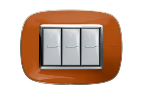 PLACA DE 3 MODULOS. COLOR NARANJO MODELO ELIPTICAS BTICINO REF HB4803DR
