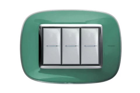 PLACA 3 MODULOS. COLOR  VERDE LIQUIDO MODELO  BTICINO REF HB4803DV