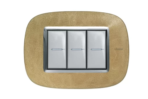 PLACA 3 MODULOS. COLOR CUERO ARENA ESTILO ELIPTICA BTICINO REF HB4803SLC