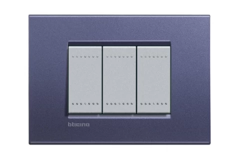 PLACA RECTANGULAR 3 MODELO LIVING LIGHT. TERMINACION CLUB BTICINO REF LNA4803CB