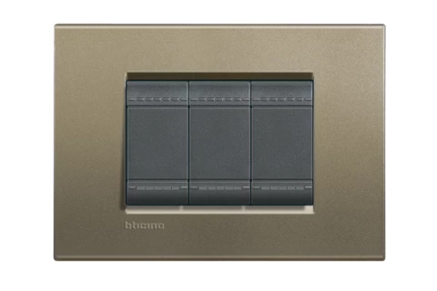 PLACA RECTANGULAR 3 MODELO LIVING LIGHT. TERMINACION SQUARE BTICINO REF LNA4803SQ